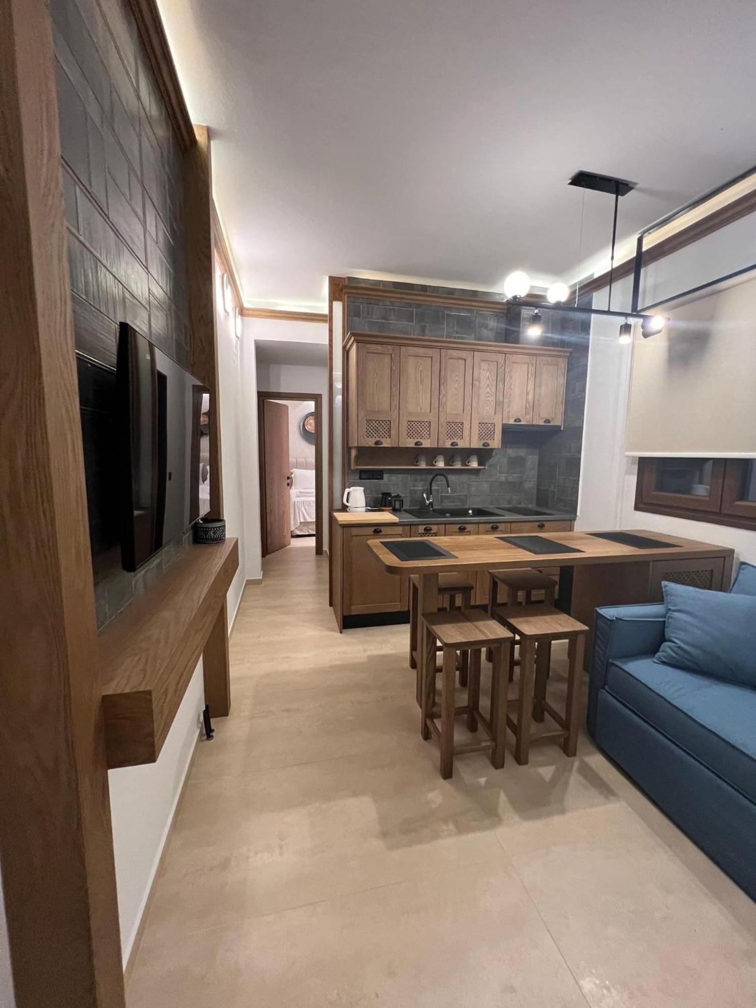The Mits Luxury *
